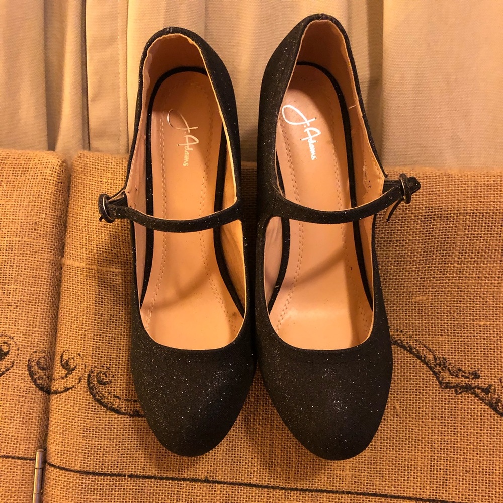 Women’s  SZ 10 sparkly black heels. NWOT/box